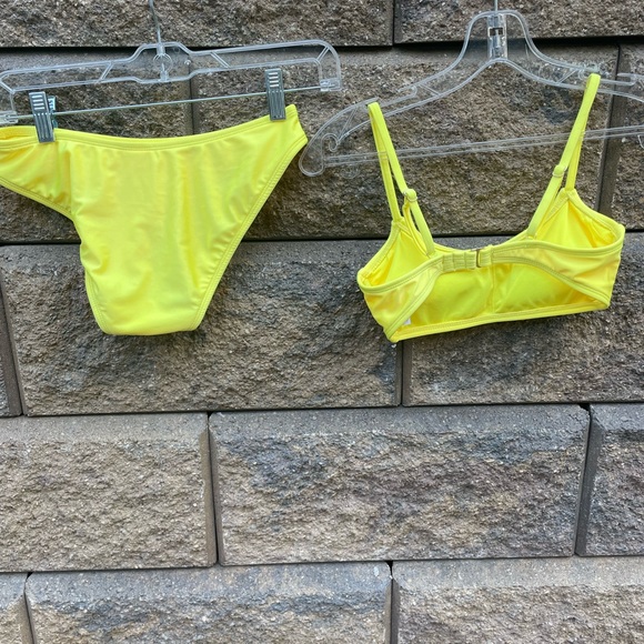 XHILIRATION YELLOW TWO PIECE - Picture 6 of 7